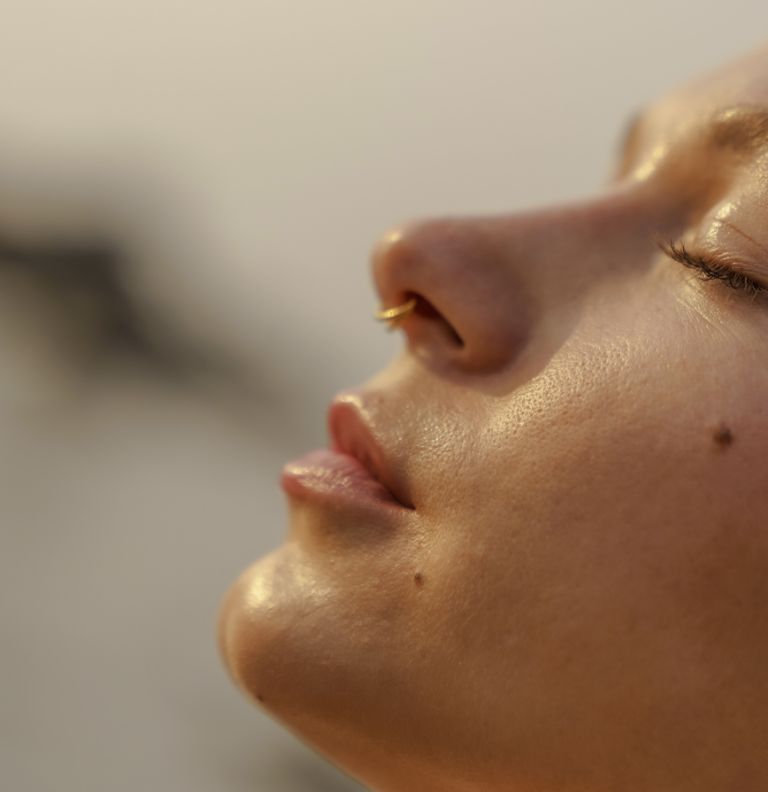 Visage de Clara Castagne, professeure de yoga à Beausoleil
